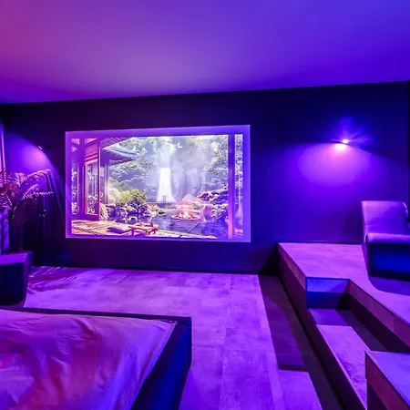 Jacuzzi Cinema Wabi Sabi 3 *