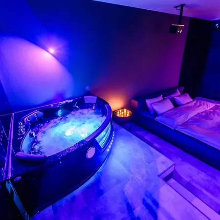 Jacuzzi Cinema Wabi Sabi 3 * カウナス