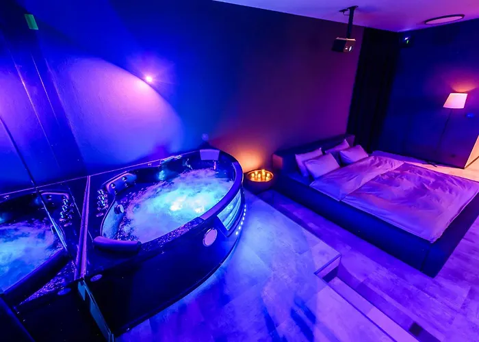 Jacuzzi Cinema Wabi Sabi 3 * カウナス